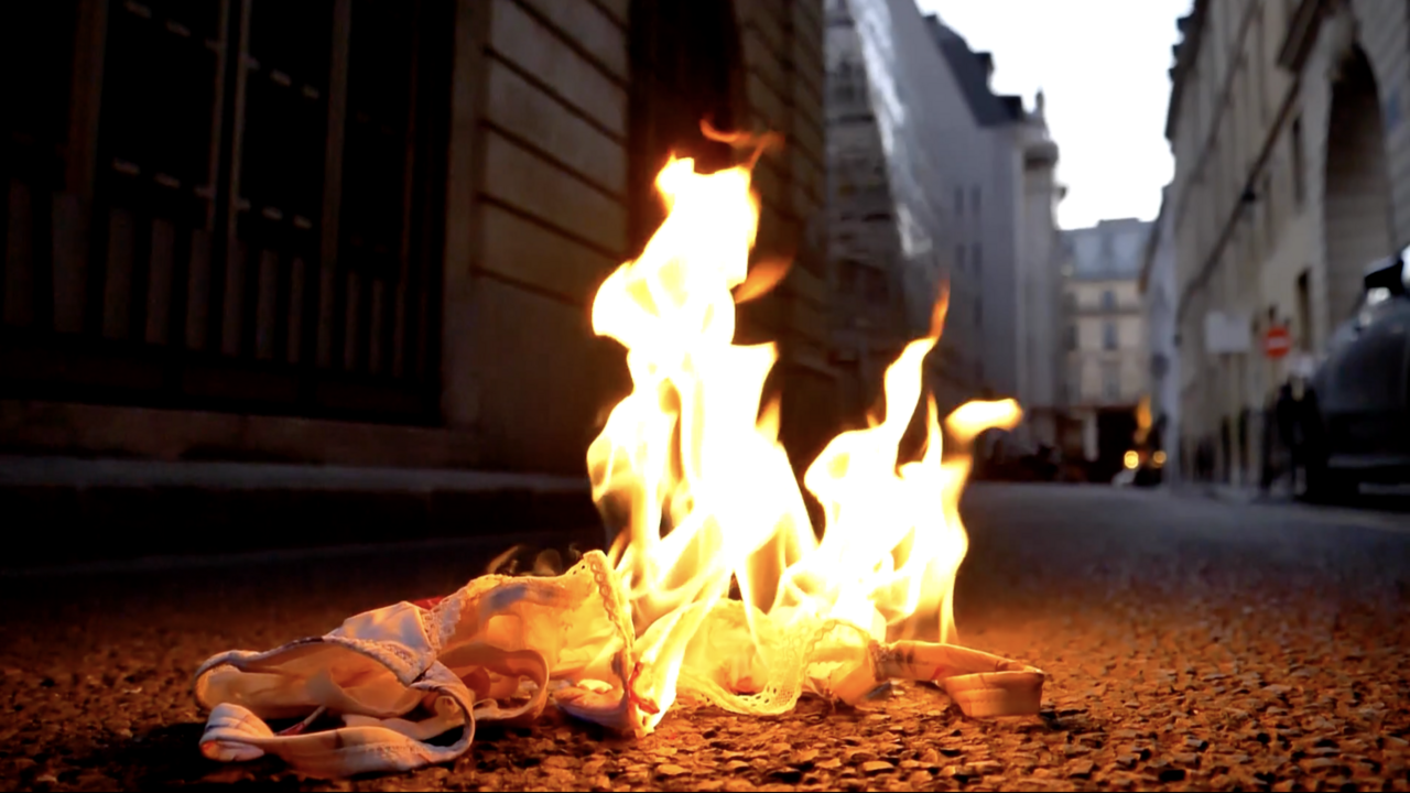 Mes seins sans soutien : histoire d&rsquo;une lib&eacute;ration