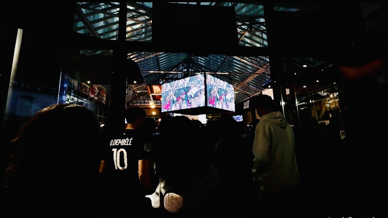 Quand les bars deviennent des mini-stade