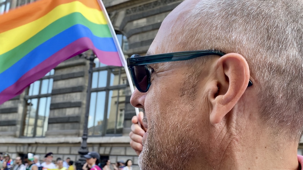 Des pr&ecirc;tres gays brisent le silence